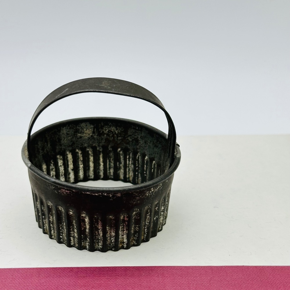Vintage Soldered Tin Fluted Biscuit Cutter‎ Handle Rustic Farmhouse Kitchenware